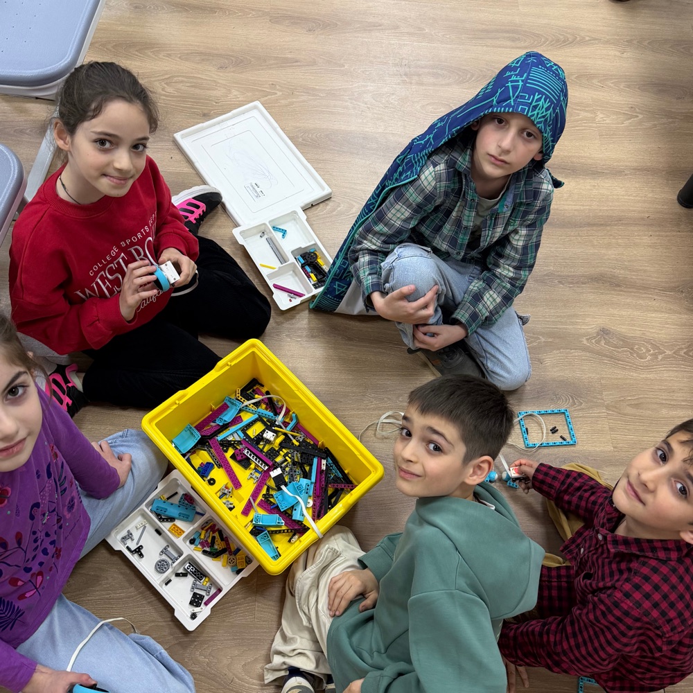 Clevermind Academy students building with LEGO robotics kits